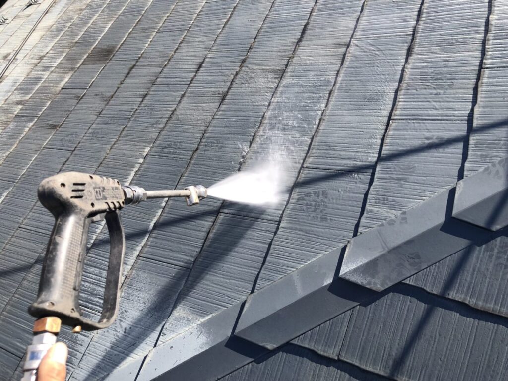 八王子市K様邸外壁屋根塗装工事 屋根高圧洗浄