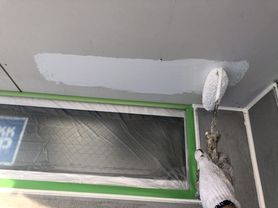 八王子市中野町 軒天塗装上塗り1回目