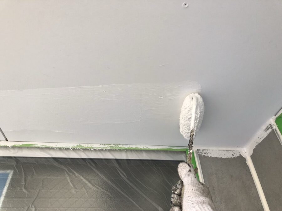 八王子市中野町 軒天塗装上塗り2回目