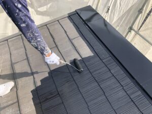 八王子市中野町 屋根中塗りの様子