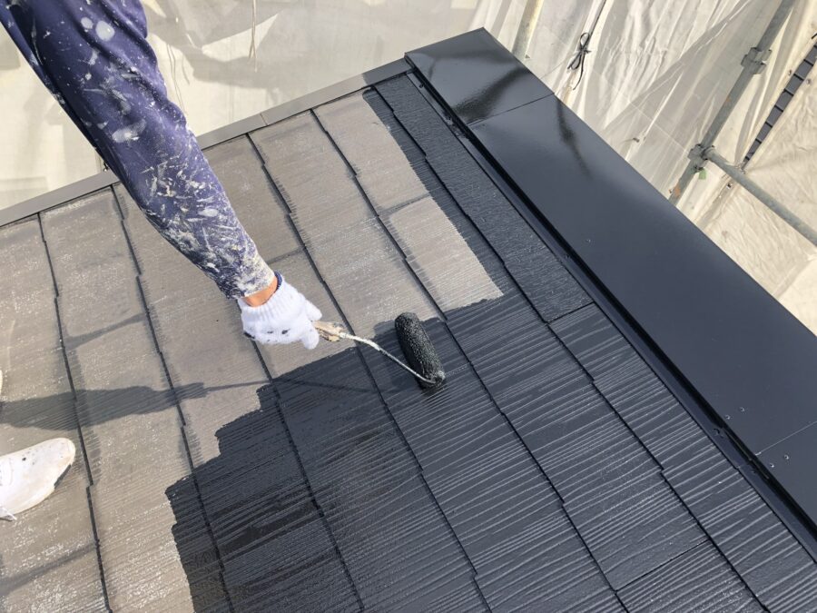 八王子市中野町 屋根中塗りの様子