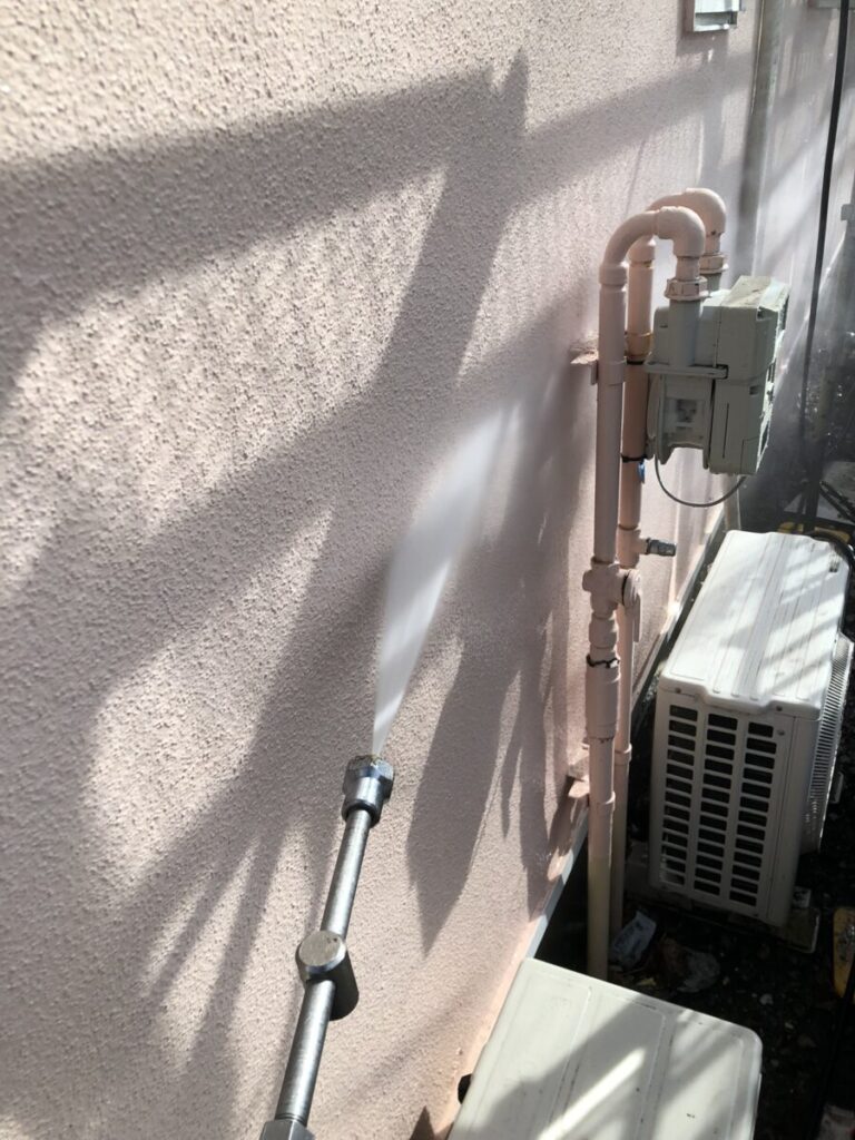 八王子市中野山王 外壁高圧洗浄の様子２