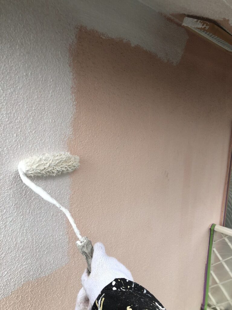 八王子市中野山王 外壁下塗りの様子