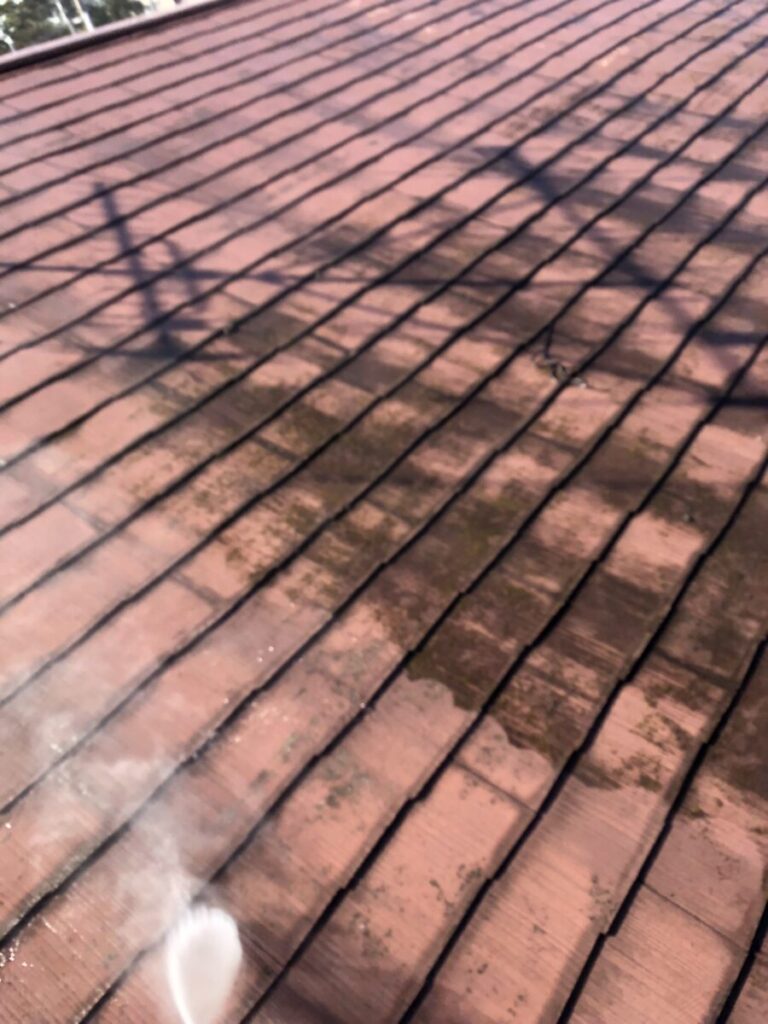 八王子市中野山王 屋根高圧洗浄の様子２