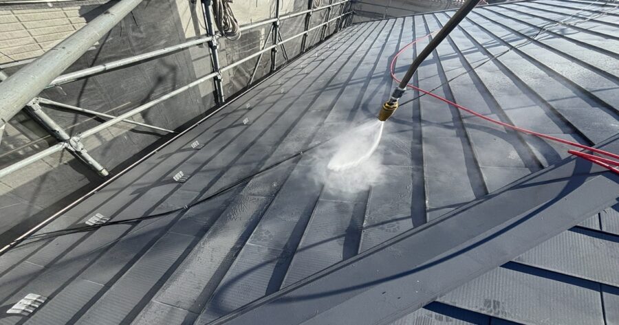 八王子市別所|屋根 高圧洗浄(旧汚れ除去)