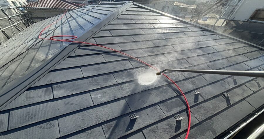 八王子市別所|屋根 高圧洗浄(旧汚れ除去)