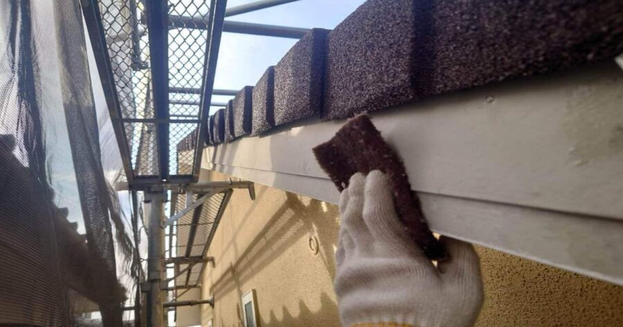 八王子市館町|破風板塗装 ケレン(下地調整)