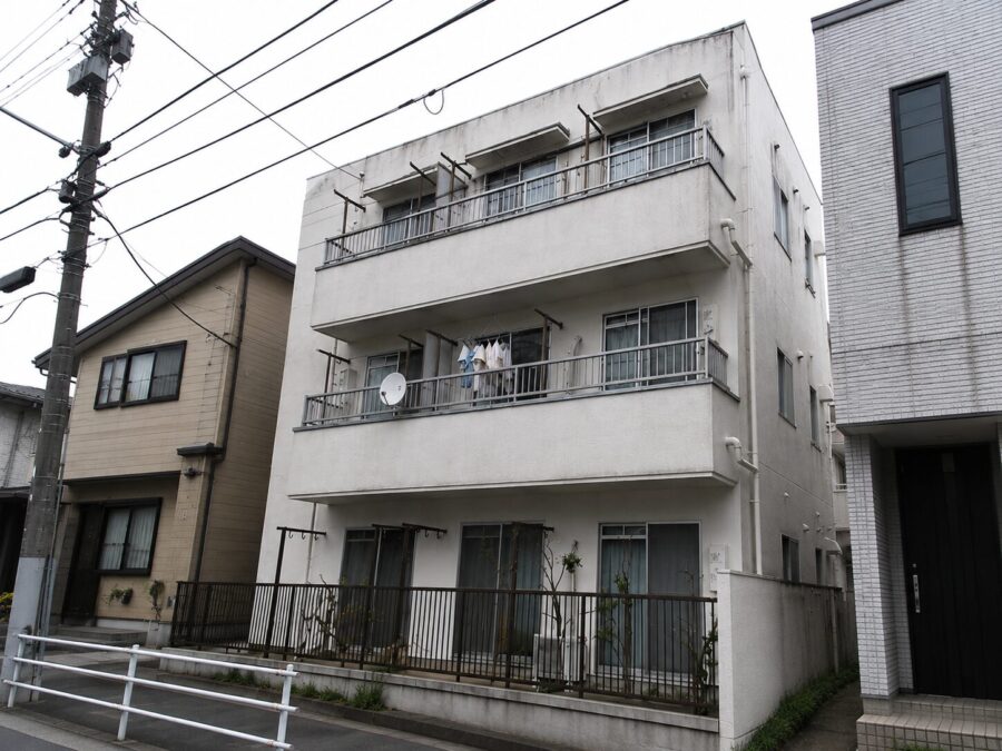 八王子市の3階建てS造マンション 施工前 外壁・防水
