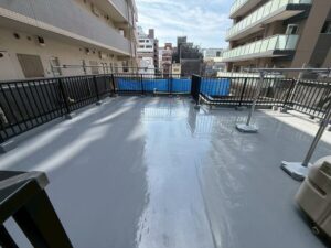 屋上ウレタン塗膜防水の完成（トップコート仕上げ）｜八王子市内のビル