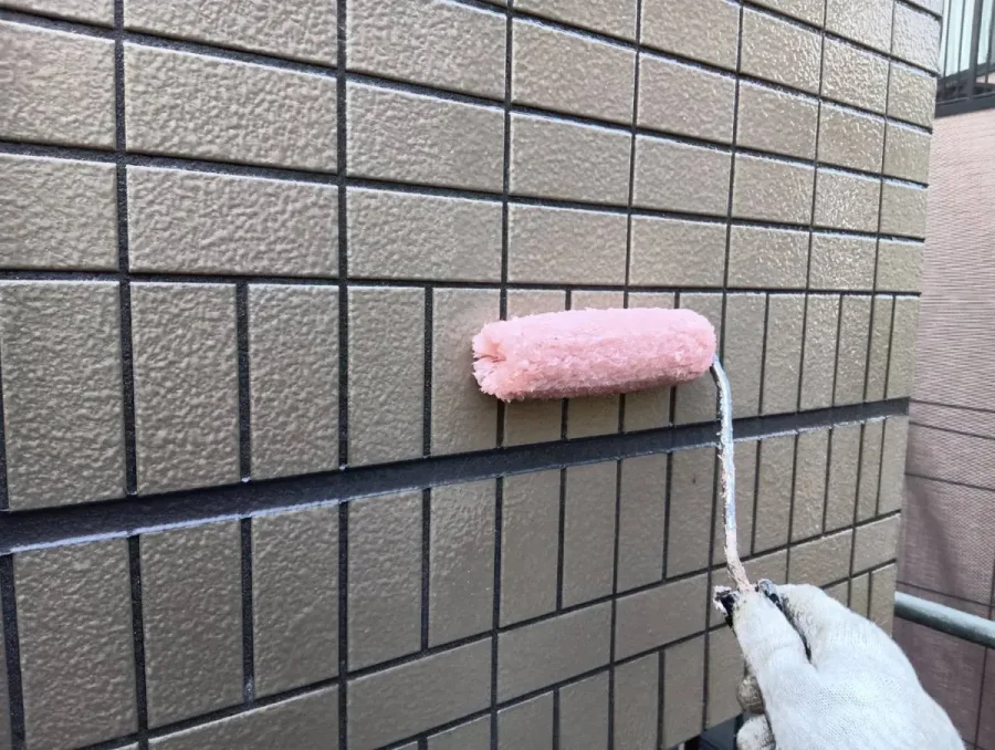 セブンSトップの上塗り1回目｜防水層を守る保護層