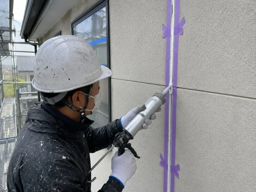 外壁目地のシーリング打替え（巧正の施工現場）