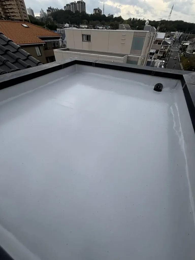 八王子市内の賃貸マンション 屋上防水改修 エレベーター上部の平場 施工後
