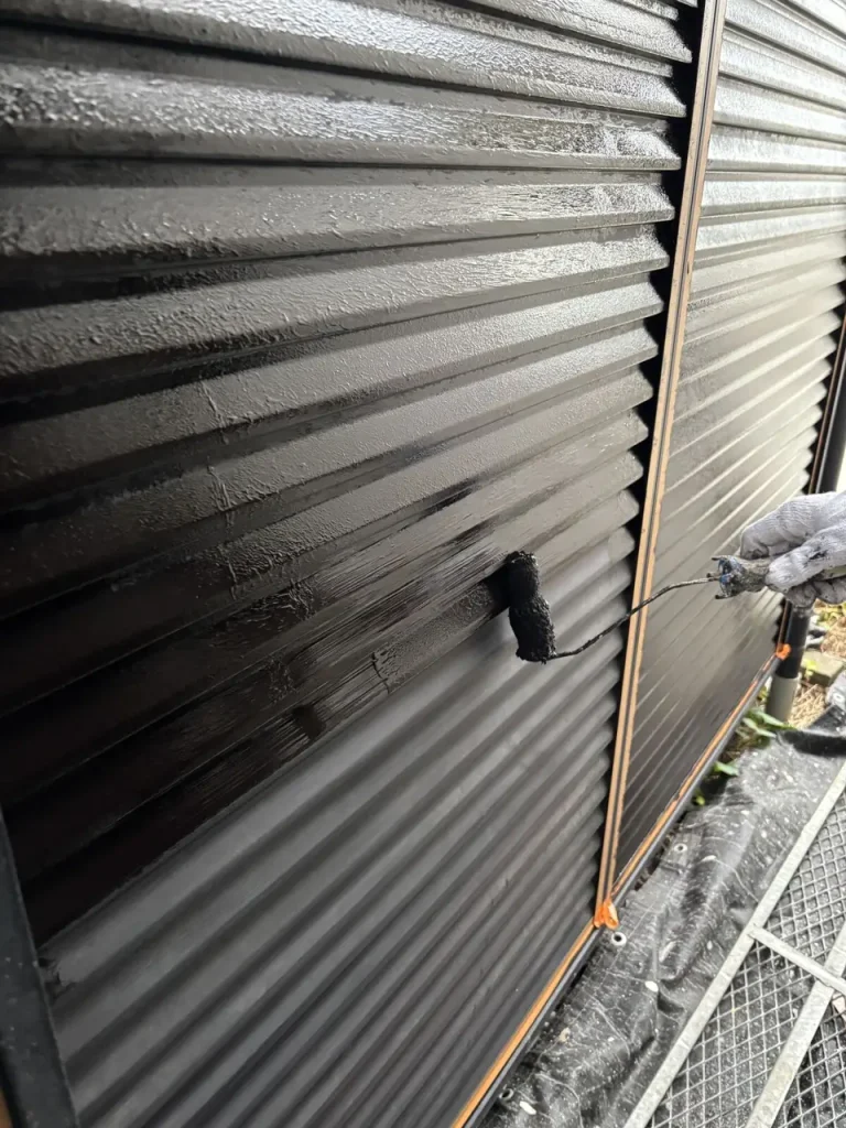 八王子市内の戸建て 雨戸の錆止め塗布
