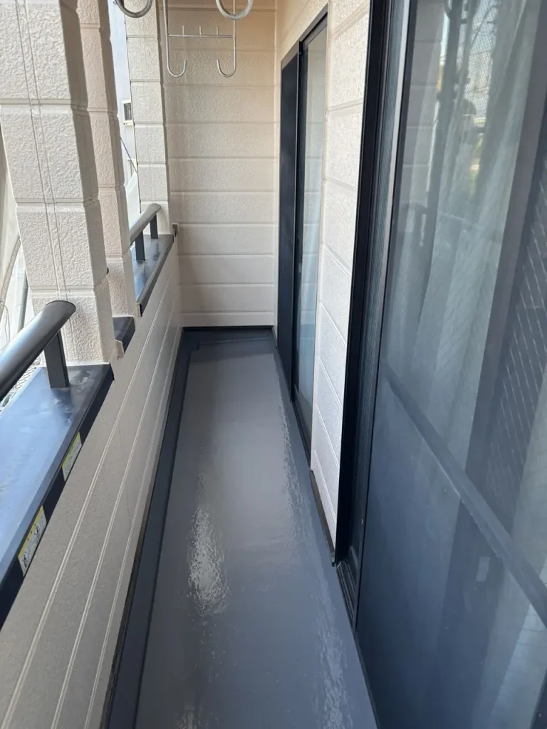 八王子市内の戸建て もう1か所のバルコニー床 ウレタン防水の施工後